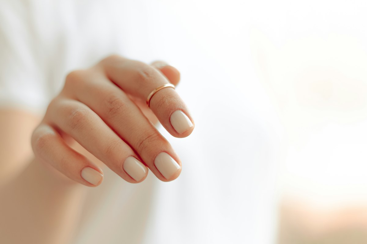 Almonds and tree nuts with biotin and magnesium for nail health